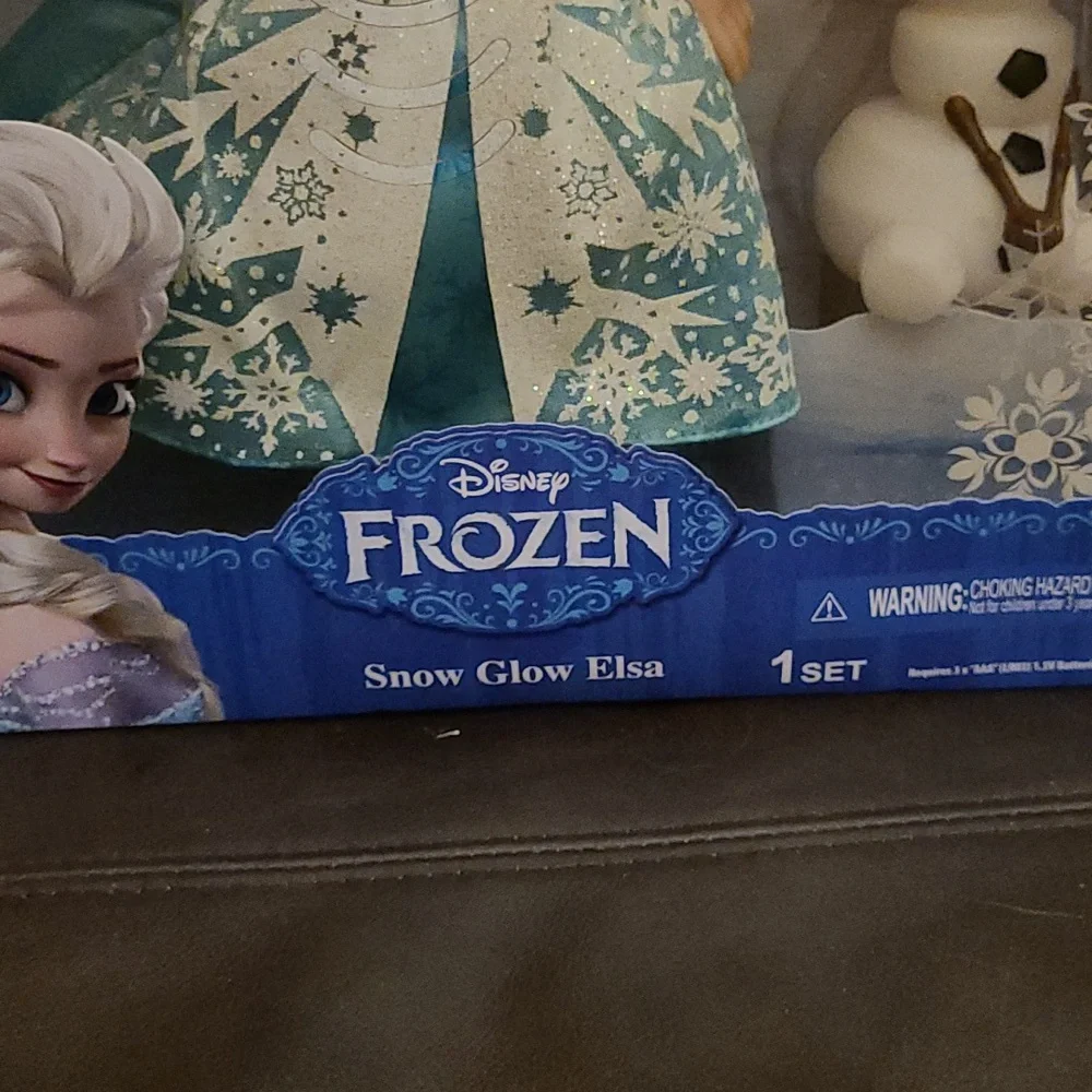 Disney Frozen Snow Glow Elsa Doll New In Box